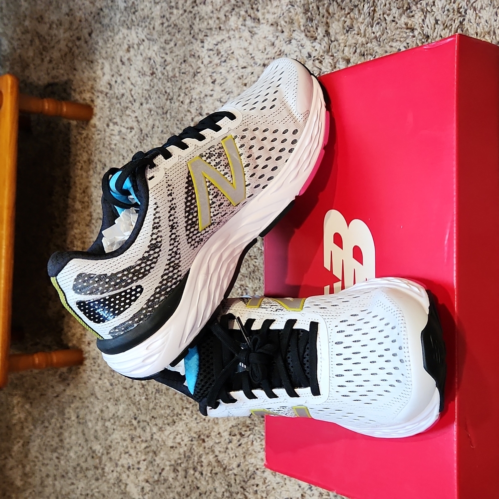 NEW BALANCE WOMEN'S W680CR6 LIGHTWEIGHT RUNNING SHOES Size 8.5 NWB